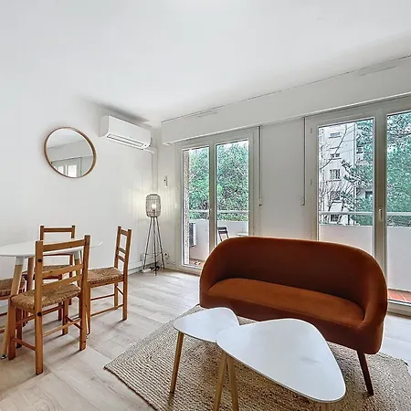 Cosy - Balcon - Wifi - Free Parking Apartment